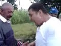 Doi betivi batrani se bat in stil K1 pentru un litru de tuic