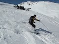 Matthieu en pleine attaque dans la poudreuse avec un super plan d'Alain