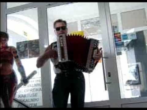 V dolini tihi - mi se imamo radi