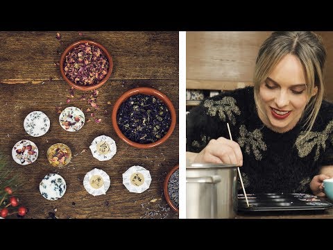 Seife mit Blütenblättern selber machen | #WirMachenWeihnachten