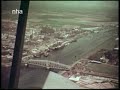 Filmbeelden vanuit een vliegtuig (dubbeldekker) van Zuid-Kennemerland met oa bollenvelden, sluizen IJmuiden en het Noordzee Kanaal Maker(s) van de film: dhr. Luttik Versie: nvt. Datum: voor 1940 Locatie(s): IJmuiden, Vogelenzang Geluid: Nee