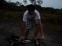 manin fasendo o bola com sua pro-x
