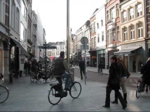's Hertogenbosch - The city of 's-Hertogenbosch closed the historic inner city for motorized traffic. This used to be different. From the 1960s the city looked like one big par...