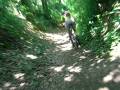 Stefano mit dem MTB im Hohlweg