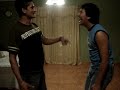 Caca Seca Records...Este video se trata de un vendedor de Elektra, el problema de el es que es un maniatico y no para de reirse.Vean como responde el sargento al que le vendera una pistola grapa.