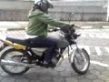 Fernanda aprendendo anda de Moto......tirando carta