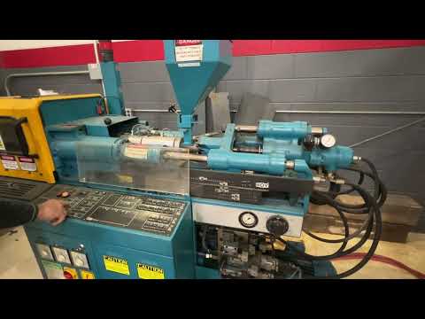1990 BOY 22S Injection Molding Machines | Universal Press & Machinery (UPM) (1)
