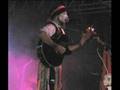 O Teatro Mágico - Perto de você (voz e violão)