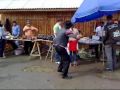 Tigan care danseaza in piata