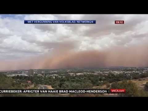 Stofstorm in Bloemfontein / Dust storm in Bloemfontein Stofstorm in Bloemfontein / Dust storm in Bloemfontein