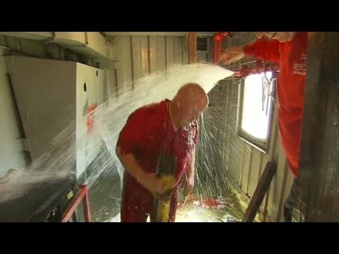 Simulator shows what to do in sinking ship emergency