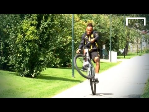 Video: Aubameyang attempts to pop a wheelie