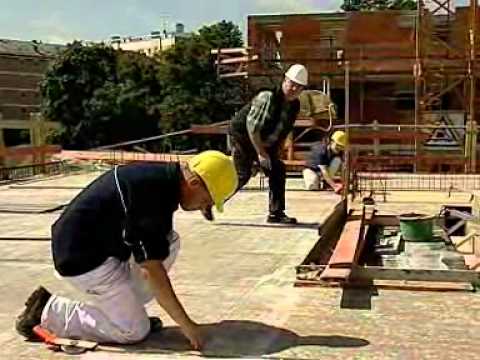 maurer - Maurer/innen stellen Mauerwerk aus einzelnen Steinen her bzw. bauen Fertigteile ein und montieren diese. Teilweise führen sie auch Betonarbeiten durch. Maure...
