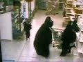 تم ظبط امراءة مصرية متنكرة بالزي السعودي تسرق في اسواق بندة من امراءة سعوديةحسبي الله ونعم الوكيل من الاجانبخربوا البلدبيعضوا اليد اللي تأكلهم