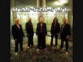 one of my favourite songs of tanzwut

enjoy!

die d�mmerung, sie bricht herein
als dein schatten mich ber�hrt
doch ich will so schwach nicht sein,
dass dein atem mich verf�hrt

dein fluch darf keine versuchung sein
du ziehst mich nicht in deinen bann hinein
ich werd' nicht mit den w�lfen heulen,
nein, ich werd' kein niemand sein
ich tanze nicht an deinen ketten
und ich werd' dein knecht nicht sein
heuchelst du, du willst mich retten
schrei ich in die nacht hinein
eiskalt ist die tr�mmerwelt
in der du dich gefangen h�ltst

erkennst du weder freund noch feind
das zwielicht hat sie l�ngst vereint

ich tanze nicht an deinen ketten
und ich werd' dein knecht nicht sein
heuchelst du, du willst mich retten
schrei ich in die nacht hinein