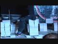 videos de Larry Fields- Elbow through 12 concrete patio blocks
