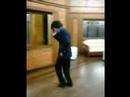 Lampi fazendo o Moonwalk