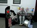Genio canta e suona con il cane Stafford Upon Avon