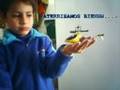 volando micro helicoptero