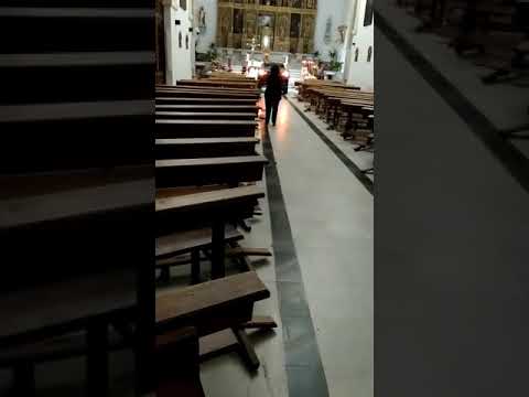 Uciekał przed szatanem i wjechał samochodem do kościoła!