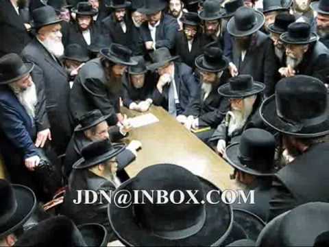 Sanzer Rebbe being menachem avel Satmar Rebbe Tamuz 5770