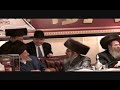 Joe Lazar receives bslassing from Satmar Rebbe