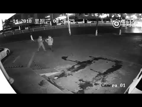 Video hai tên trộm ngốc nghếch ở Trung Quốc gây chú ý nhất tuần qua