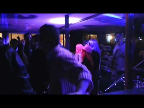 vertigo233 - Mas de lo que se vive durante la cena show a bordo de Fiestas Vértigo, la mejor fiesta en barco de Buenos Aires www.fiestasvertigo.com.ar.