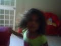 Jordana dançando o creuu