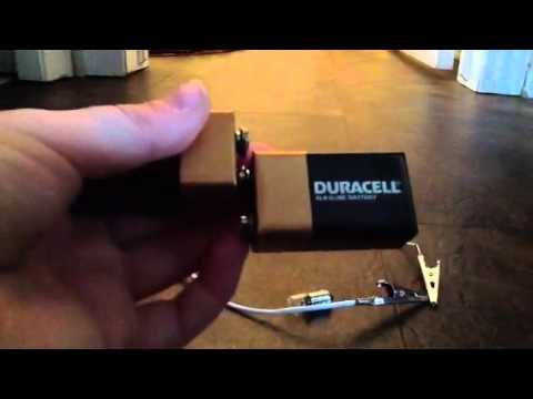 how to light a bulb with a d'battery