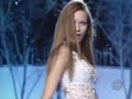 rie.rasmussen.the.victorias.secret.fashion.show.2001