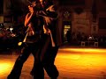 Bruno Tombari y Mariángeles Caamaño bailando tango en La Catedral, Buenos Aires.