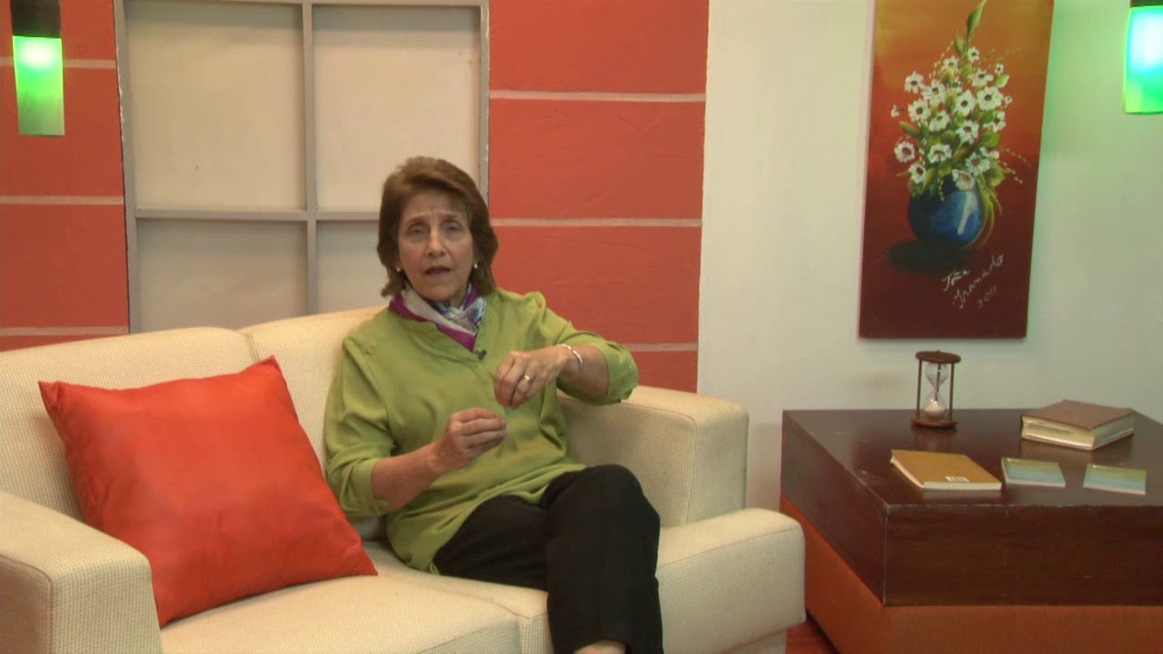 PADRE CESAREO GIL CON LA  DRA. MARIA DE FLEURY  2da. Parte por TVFAMILIA.