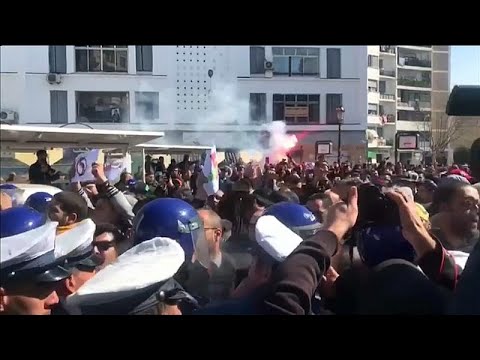 Algerien: Tausende demonstrieren gegen Prsident Bo ...