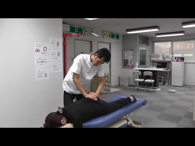 【施術動画】腰を反らすのが辛い腰痛　大殿筋を使って筋膜リリース　僧帽筋をゆるめる