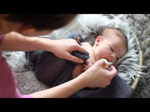 behind the scenes Photography - Have you ever wondered what goes on during a Newborn Baby Photography Session? For example, the studio, the props used, newborn posing, lighting, etc. With s...