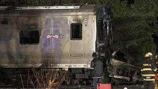 New York'ta tren hemzemin geçitte otomobille çarpıştı: 7 ölü