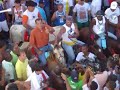 Prefeito de Salvador sobe em cavalo e quase cai