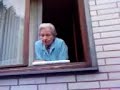 Oma wird Frech gegen�ber Ausl�nder!