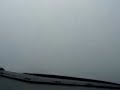 v�deo muito legal...avi�o fazendo um pouso no meio do nevoeiro, n�o da de ver direito nem a pista....musiquinha de fundo pra cliar um clima...hahahahha