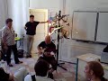 Patrice VIGIER vient montrer ses guitares, le demonstrateur n'est autre que... Christophe Godin. Pour le plaisir de yeux. Olivier Louvel, par le son de l'EXPERT alleché ne tarde pas a entrer!