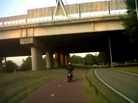 172CC - Rotterdam Zuid Gilera Runner Rst 172cc malossi 28mm carb in dit filmpje nog onafgestelt,vandaar ook het rare gas geven anders verzoop die en geen luchtfilter...