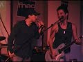Alcoolémia ... e o regresso aos palcos nacionais  Depois de muitos anos à sombra, os Alcoolémia rompem o panorama da música nacional em grande estilo. O novo álbum, «Alcoolémia», classificado por muitos como o melhor trabalho realizado até hoje, já esgotou em alguns pontos de venda e promete continuar a conquistar fãs.  Em fase promocional do novo álbum, os Alcoolémia não se fizeram estranhos ao palco e arrancaram na Fnac de Almada, no passado dia 19 de Janeiro, mais uma excelente prestação. Pouco passava das 21h30, quando os primeiros acordes da noite soaram no Fnac Café, espaço que se mostrou pequeno para o número de fãs e curiosos. Entre pequenos e graúdos, poucos foram aqueles que não puxaram pela banda da Margem Sul (Amora), que em noite inspirada provou que está pronta para enfrentar as luzes da ribalta. Jorge Miranda, vocalista da banda, diz que a promoção do álbum está a correr pelo melhor: «Fixe! O feedback tem sido impecável e a promoção está a correr bem e dentro da estratégia delineada», disse. O Show Case contou com a apresentação de seis temas originais, aos quais não faltaram «Há quanto tempo ando aqui», «Queria Roubar-te um beijo», «Fico à espera ... (quero ver o fim), «São Sempre os mesmos», «Música Nacional (vamos tirá-la da sombra)» e «Areia de pedras Salgadas». Afinados no timbre da boa disposição, o público não se fez rogado nas palmas e nos gritos de incentivo à banda, que volta assim a reconquistar terreno nos meandros da música portuguesa: «Nenhuma banda pára assim tanto tempo. Em alguns aspectos é óbvio que saímos um pouco prejudicados. A única coisa benéfica é o facto de podermos ressurgir, isto porque há pessoas que não nos conhecem, nomeadamente o público jovem», explica Jorge Miranda, questionado sobre a longa paragem a que o grupo esteve sujeito. E não fossem as regras acordadas previamente com a Fnac Almada, provavelmente a noite teria acabado mais tarde. Apesar disso e a pedido do público, os Alcoolémia despediram-se em grande com o cover «Chiclete», dos Táxi, um dos temas integrantes do novo álbum. Para o fim ficou reservado o tema «Não sei se mereço», que pela nostalgia fez recordar outros tempos. Sobre o futuro, Jorge Miranda diz que os Alcoolémia estão de volta e prontos para a luta, embora cautelosos: «Este trabalho tem tudo para vingar. Diria que é um trabalho que pode vir a servir de trampolim para os próximos trabalhos e carreira da banda. Estamos melhor que nunca, temos uma equipa fantástica e temos pessoas boas a trabalhar connosco! Não deixámos de ser uma banda de rock, que canta em bom português e que pode criar coisas boas na música». Terminado o Show Case, nem tempo houve para arrumar guitarras. A sessão de autógrafos foi imediata e deveras concorrida, a julgar pelas largas dezenas de pessoas que não ficaram indiferentes à banda. Bruno MartinsEditado por Blitz in page: http://blitz.aeiou.pt/gen.pl?p=stories&op=view&fokey=bz.stories/18484&sid=bz.sections/60