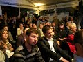 marc-olivier fogiel interviewe le d�put�-maire de nantes, jean-marc ayrault, alors qu'� l'ext�rieur de la tente europe 1, les manifestants de l'usine goss le sifflent