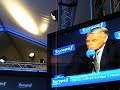 marc-olivier fogiel interviewe le d�put�-maire de nantes, jean-marc ayrault, alors qu'� l'ext�rieur de la tente europe 1, les manifestants de l'usine goss le sifflent