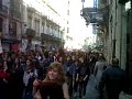 Video de la multitudinaria manifestación convocada por el Sindicato de Estudiantes ya la que se han sumado otros como SEPC, BEA y Acontracorrent. Asistencia aproximada según nuestros cálculos: 19.814 estudiante protestando por los recortes en la educación pública. Más info: www.sindicatodeestudiantes.net