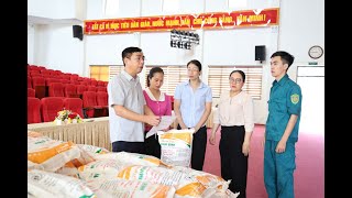 Ủy ban MTTQ thành phố Uông Bí tiếp nhận 20 tấn gạo hộ trợ của nhà hảo tâm  