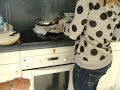 Gaby,Eliah et Marie font des cr�pes
