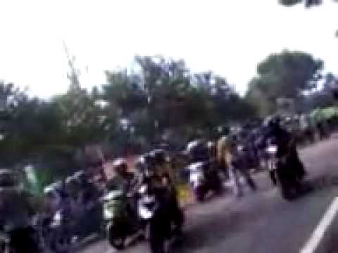 psht madiun - Tragedi terjadi saat pasukan PSHW wilayah ponorogo pas lewat dolopo madiun di lempari batu oleh pendekar PSHT *salam EKS.
