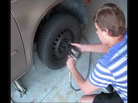 How to Remove and Replace A Fender on Dodge neon part 1